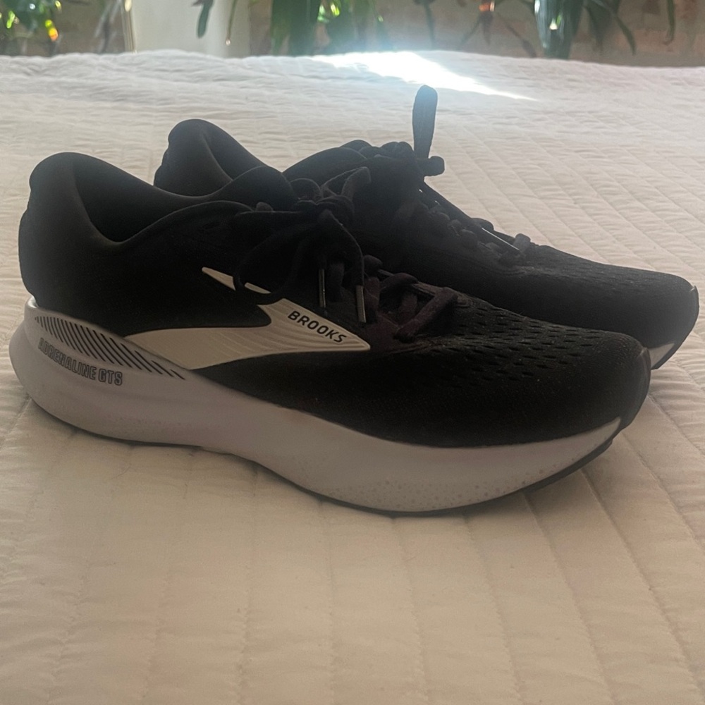 Brooks Adrenaline GTS Women 7.5 great condition